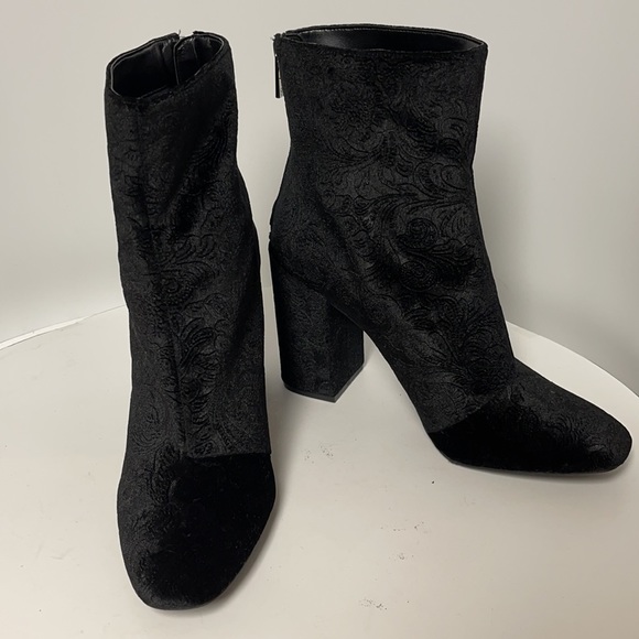 Jessica Simpson Aninada Velvet Embossed Block Heel Ankle Booties Size 9.5 Black - Picture 4 of 9